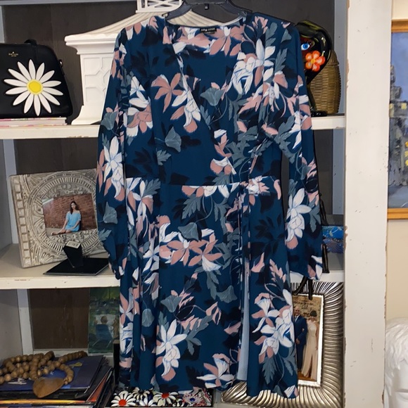 City chic Medium 18 Luna  floral wrap dress - Picture 2 of 4